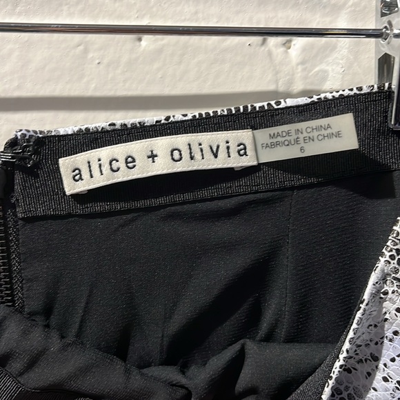 ALICE + OLIVIA SKIRT - Picture 3 of 6